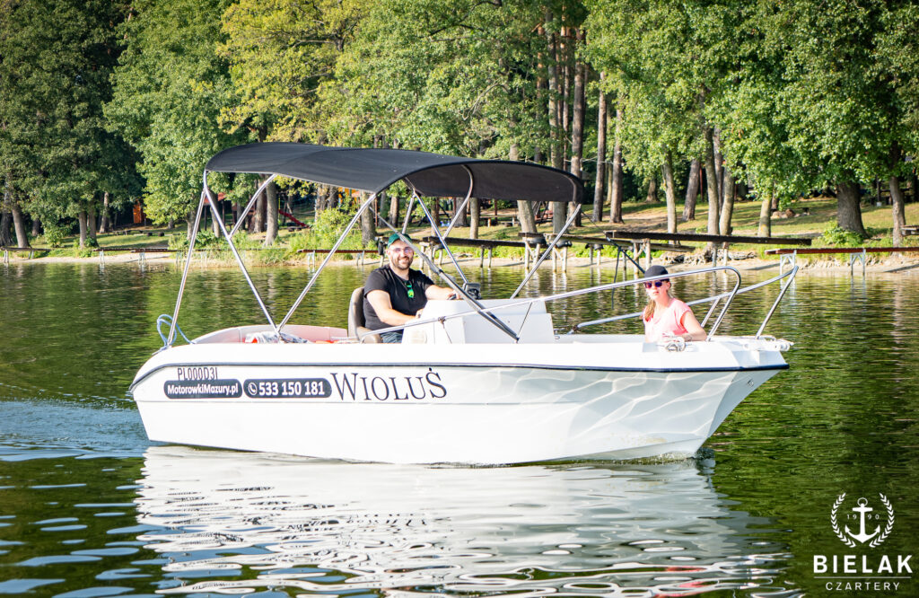 "wynajem motorówek Mazury", "łodzie na Mazurach", "aktywny wypoczynek na Mazurach"